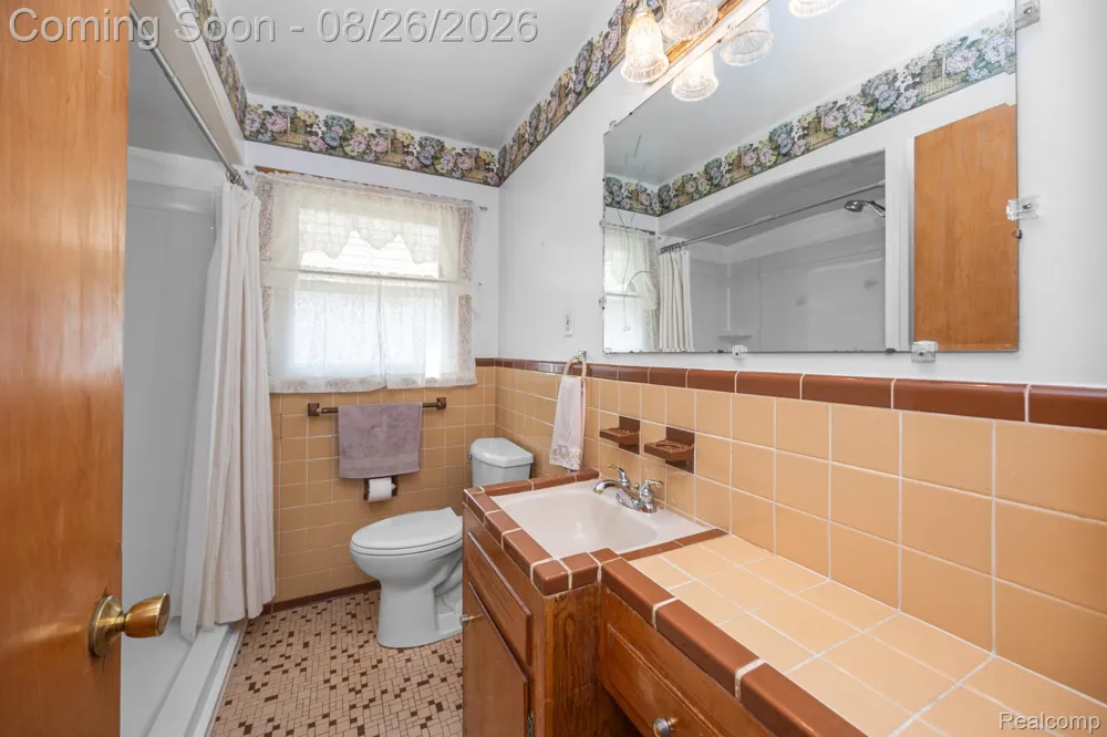 9137 Columbia Redford Charter Township, MI 48239
