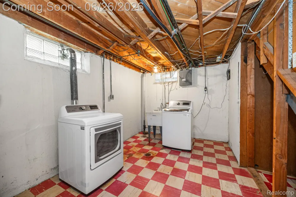 9137 Columbia Redford Charter Township, MI 48239