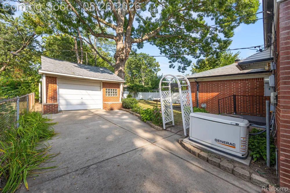 9137 Columbia Redford Charter Township, MI 48239