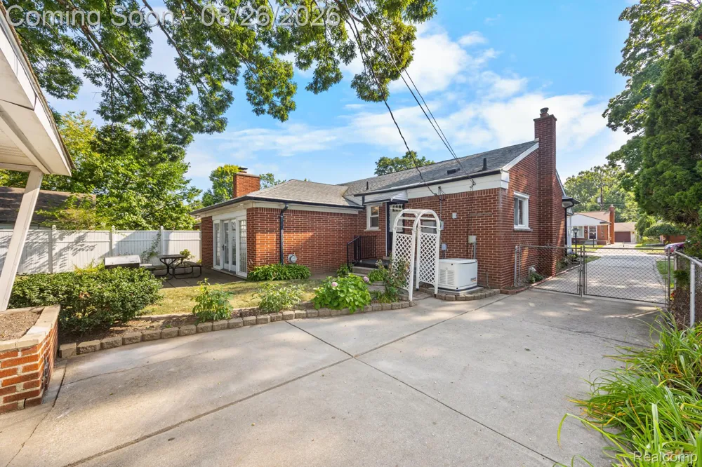 9137 Columbia Redford Charter Township, MI 48239