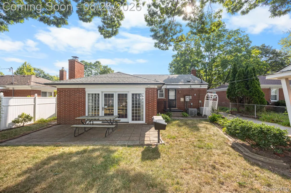 9137 Columbia Redford Charter Township, MI 48239