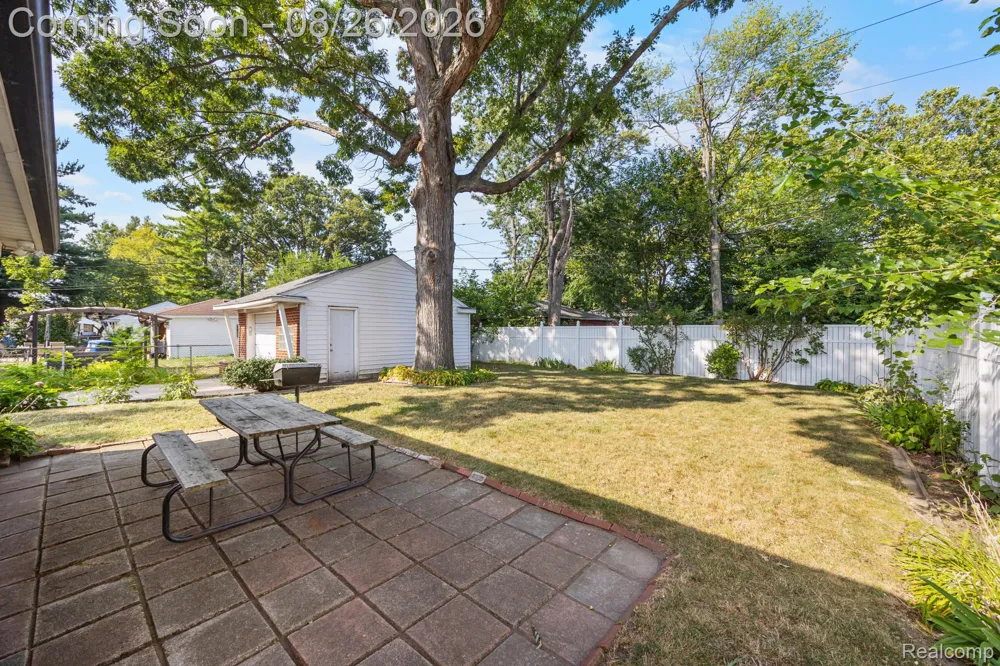 9137 Columbia Redford Charter Township, MI 48239