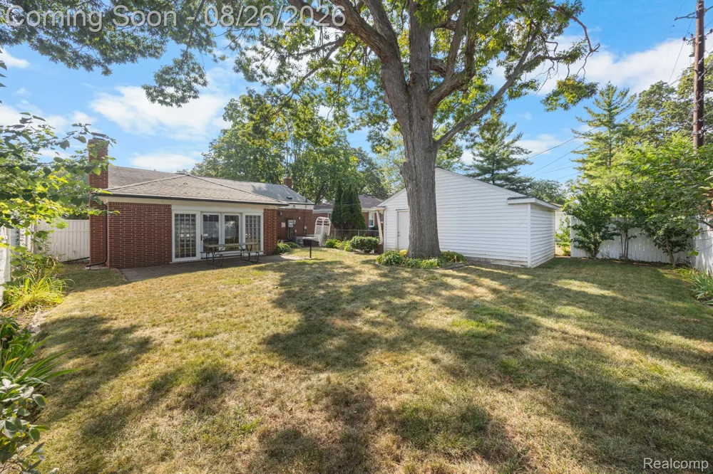 9137 Columbia Redford Charter Township, MI 48239