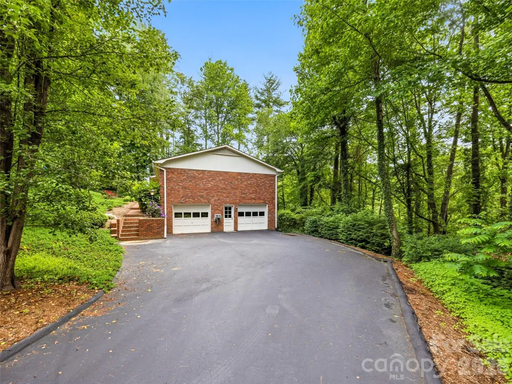 126 Surry Lane Hendersonville, NC 28791