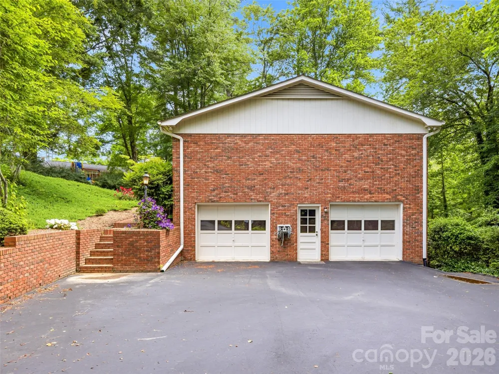 126 Surry Lane Hendersonville, NC 28791