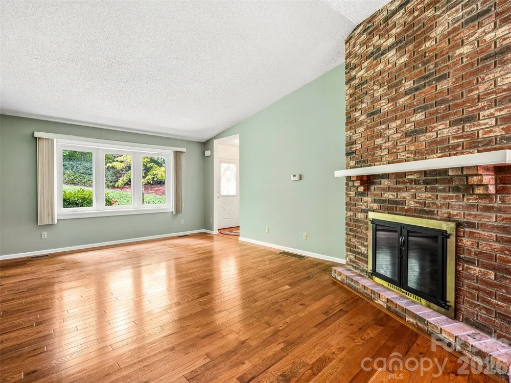 126 Surry Lane Hendersonville, NC 28791