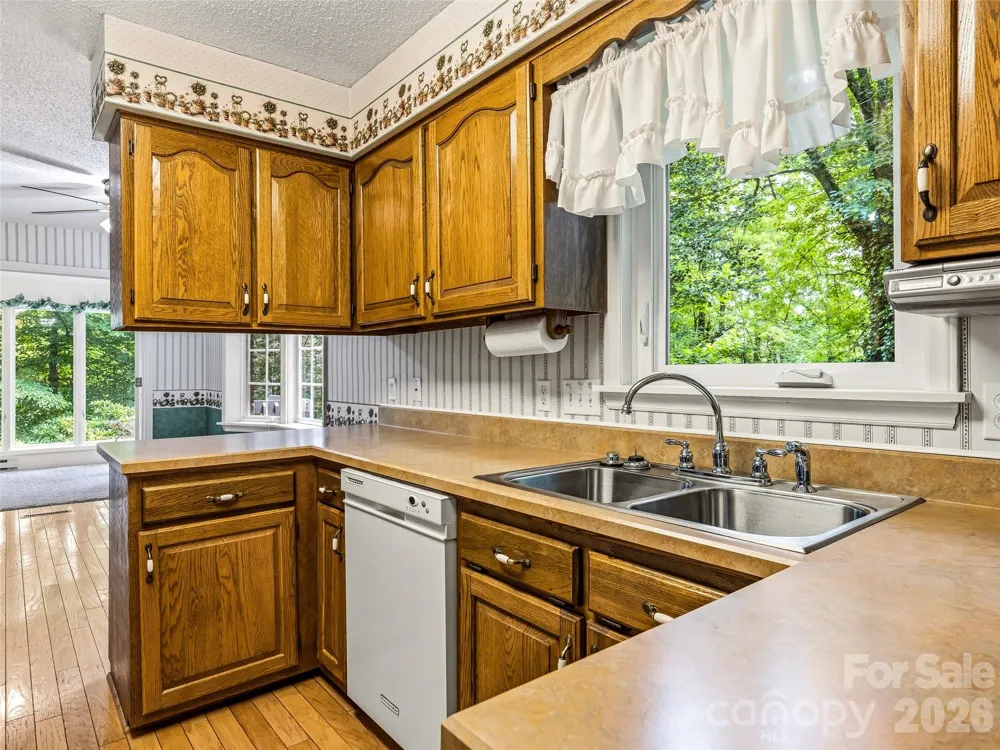 126 Surry Lane Hendersonville, NC 28791