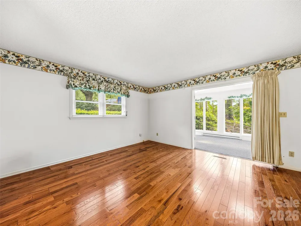 126 Surry Lane Hendersonville, NC 28791