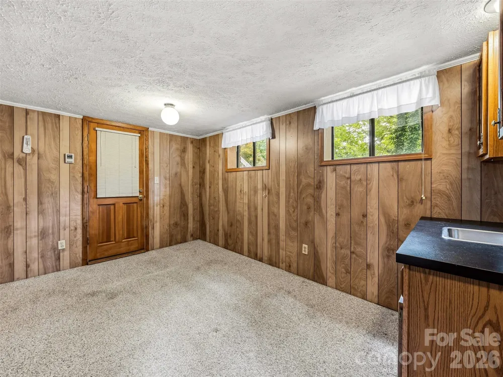 126 Surry Lane Hendersonville, NC 28791