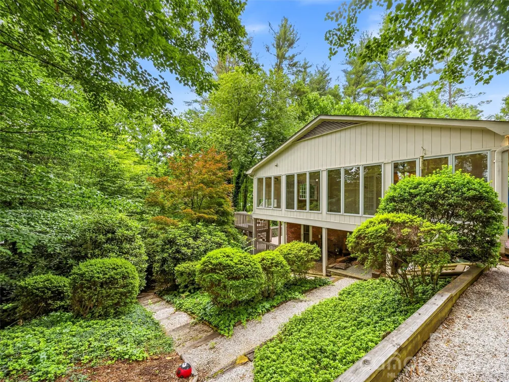 126 Surry Lane Hendersonville, NC 28791