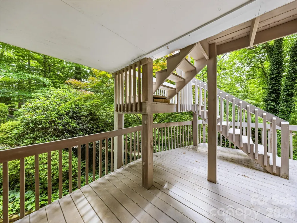 126 Surry Lane Hendersonville, NC 28791
