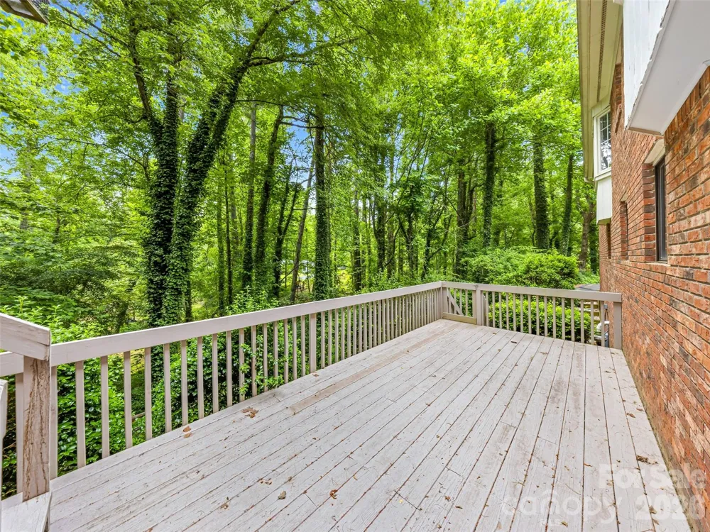 126 Surry Lane Hendersonville, NC 28791