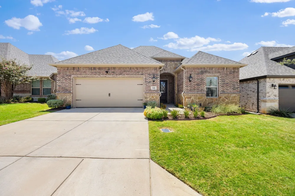 918 Capella Lane Mansfield, TX 76063
