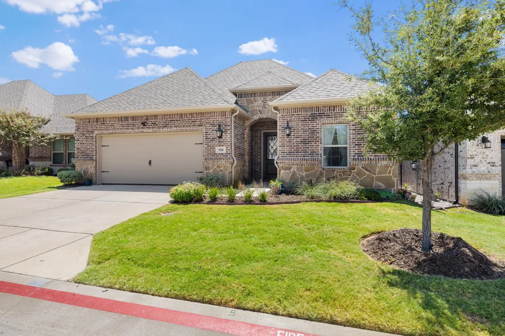 918 Capella Lane Mansfield, TX 76063