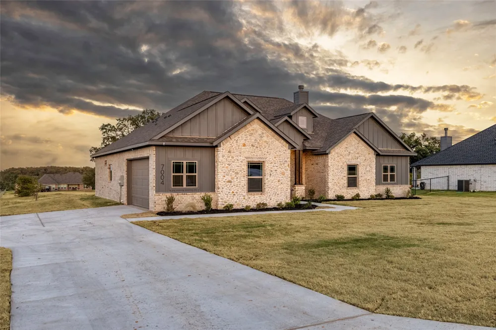 7004 Ranch View Place Springtown, TX 76082