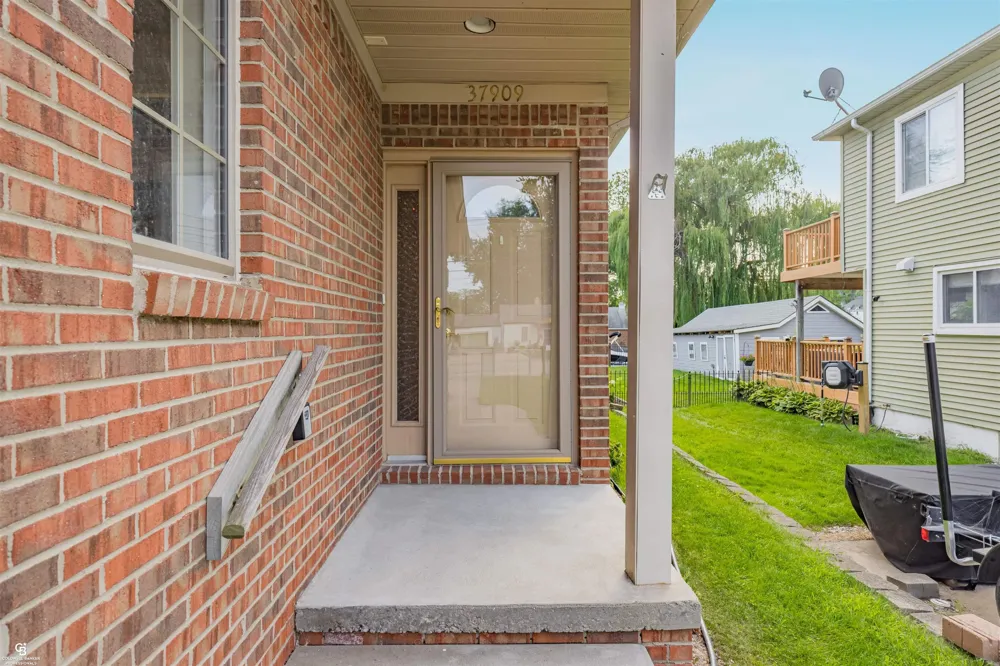 37909 Sunnybrook Street Harrison Charter Township, MI 48045