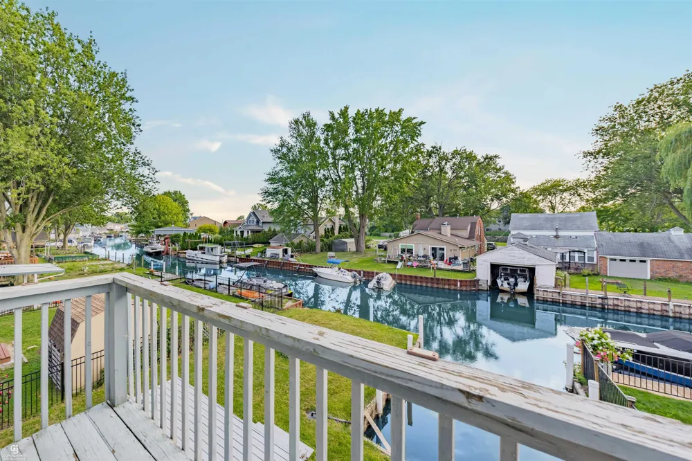 37909 Sunnybrook Street Harrison Charter Township, MI 48045