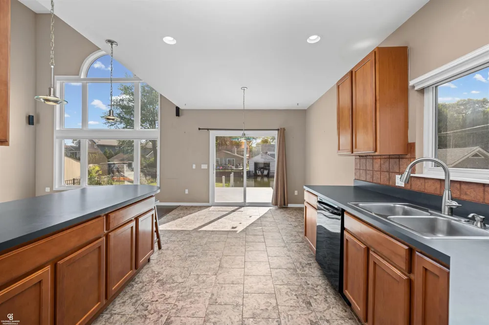 37909 Sunnybrook Street Harrison Charter Township, MI 48045
