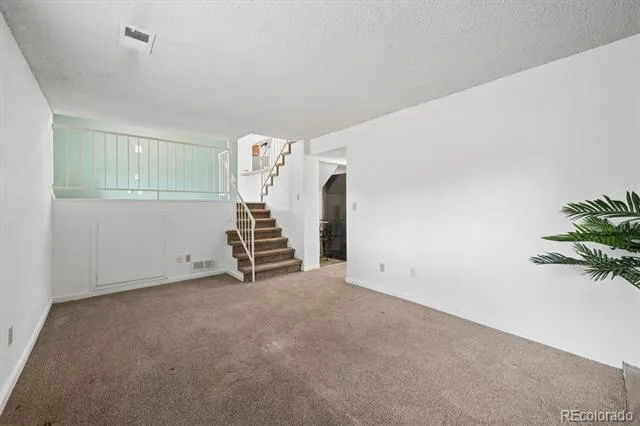 5832 S Netherland Circle Aurora, CO 80015