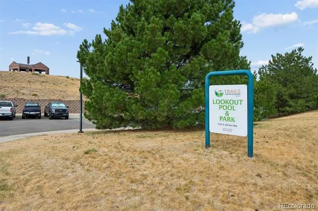5832 S Netherland Circle Aurora, CO 80015