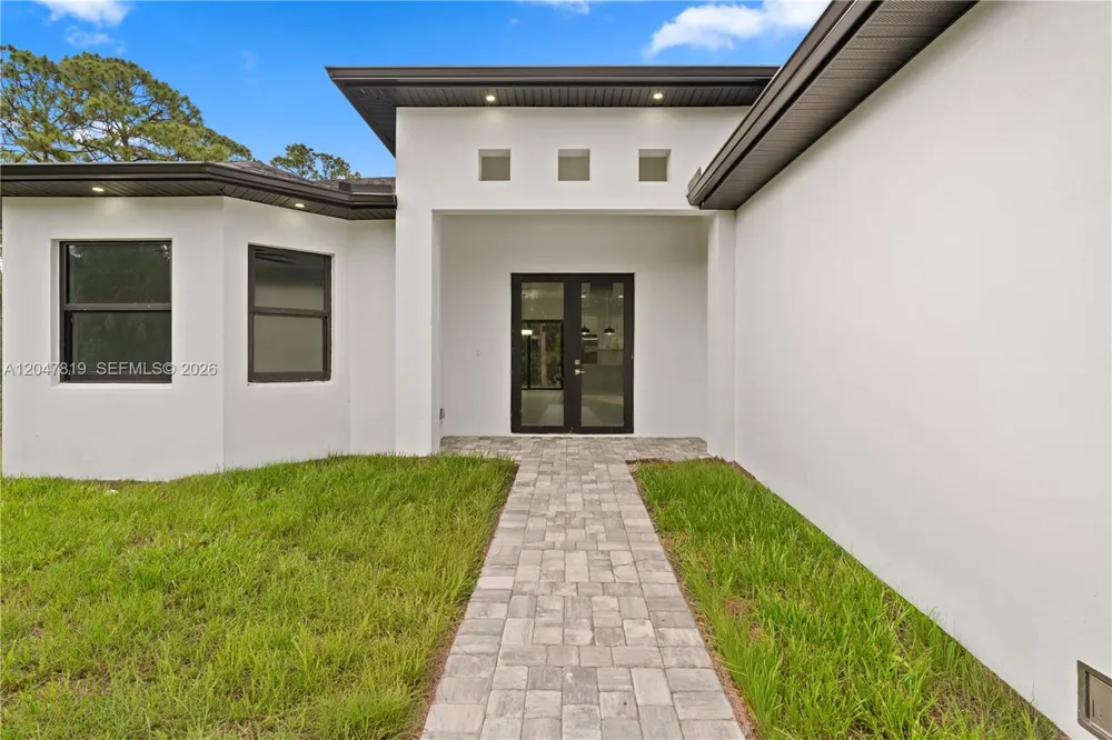 12086 Chamberlain Blvd Port Charlotte, FL 33953