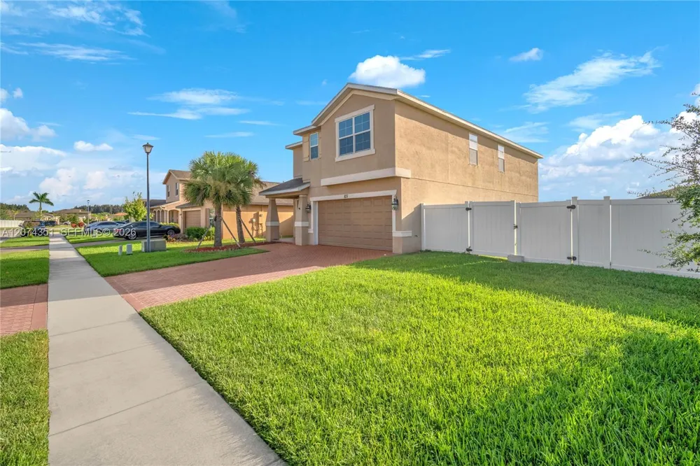 831 Bent Creek Dr Fort Pierce, FL 34947