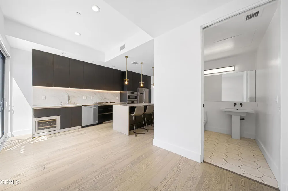 1345 Havenhurst Drive #16 Los Angeles, CA 90046
