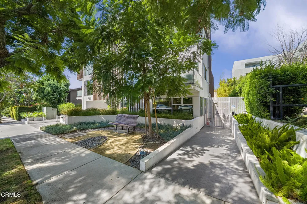 1345 Havenhurst Drive #16 Los Angeles, CA 90046
