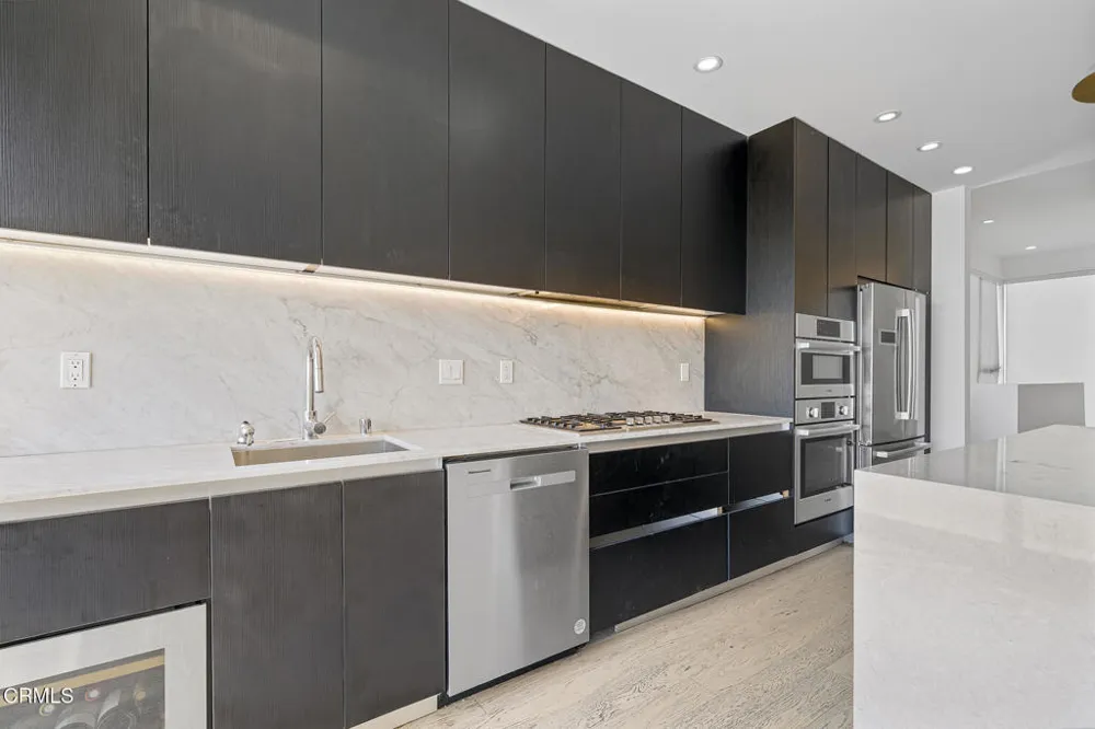 1345 Havenhurst Drive #16 Los Angeles, CA 90046