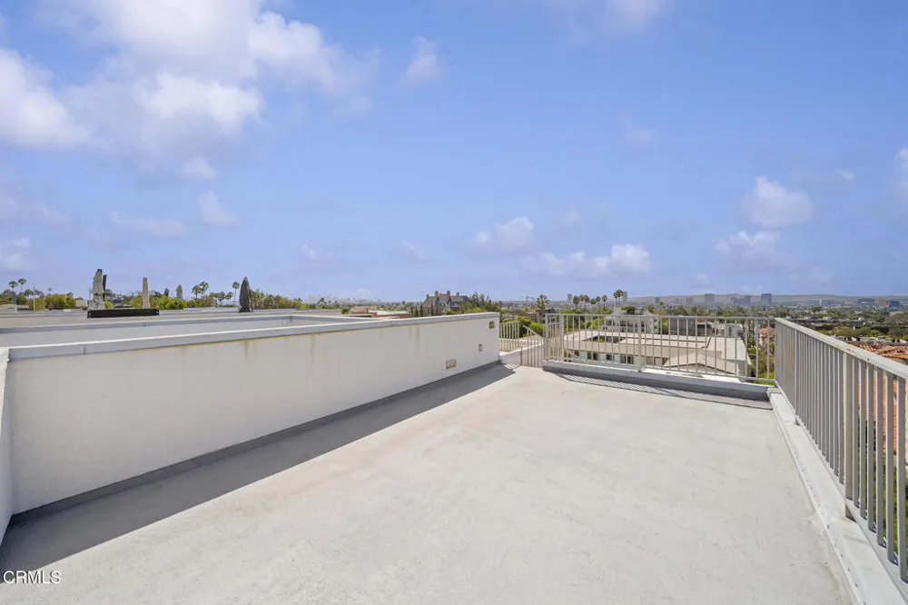 1345 Havenhurst Drive #16 Los Angeles, CA 90046