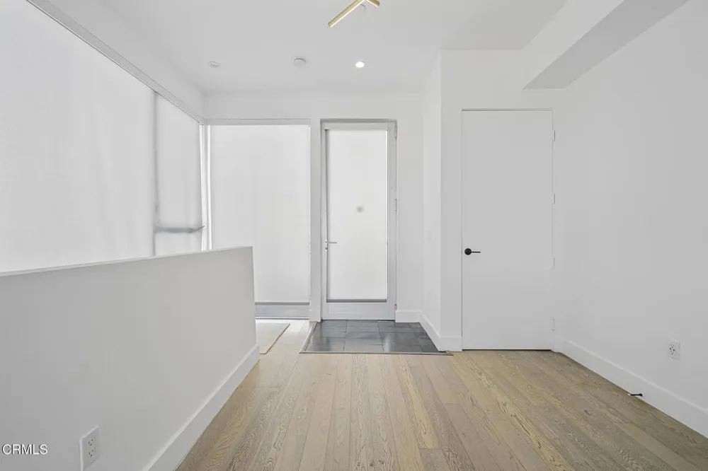 1345 Havenhurst Drive #16 Los Angeles, CA 90046