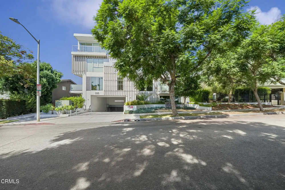 1345 Havenhurst Drive #16 Los Angeles, CA 90046