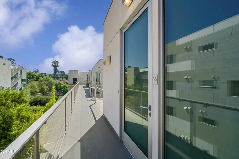 1345 Havenhurst Drive #16 Los Angeles, CA 90046