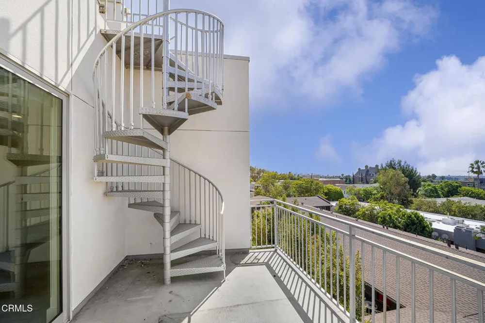 1345 Havenhurst Drive #16 Los Angeles, CA 90046