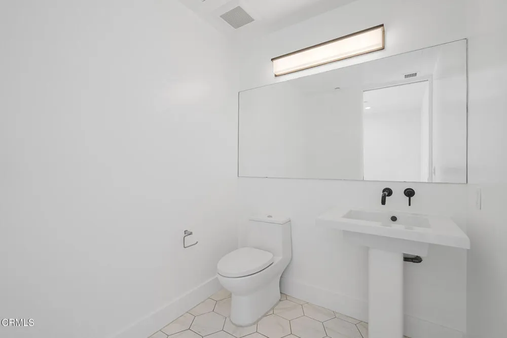 1345 Havenhurst Drive #16 Los Angeles, CA 90046