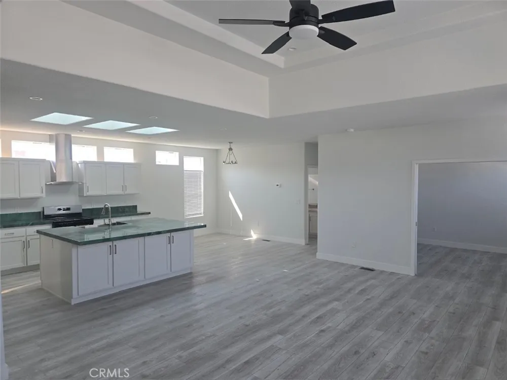 21500 Lassen #450 Chatsworth, CA 91311