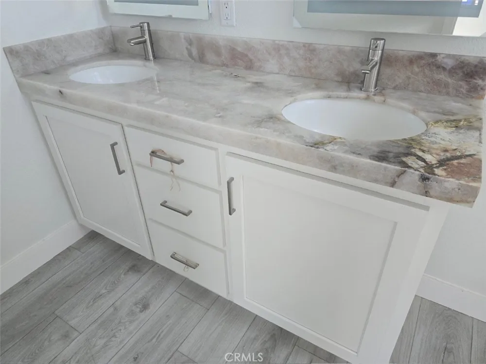 21500 Lassen #450 Chatsworth, CA 91311