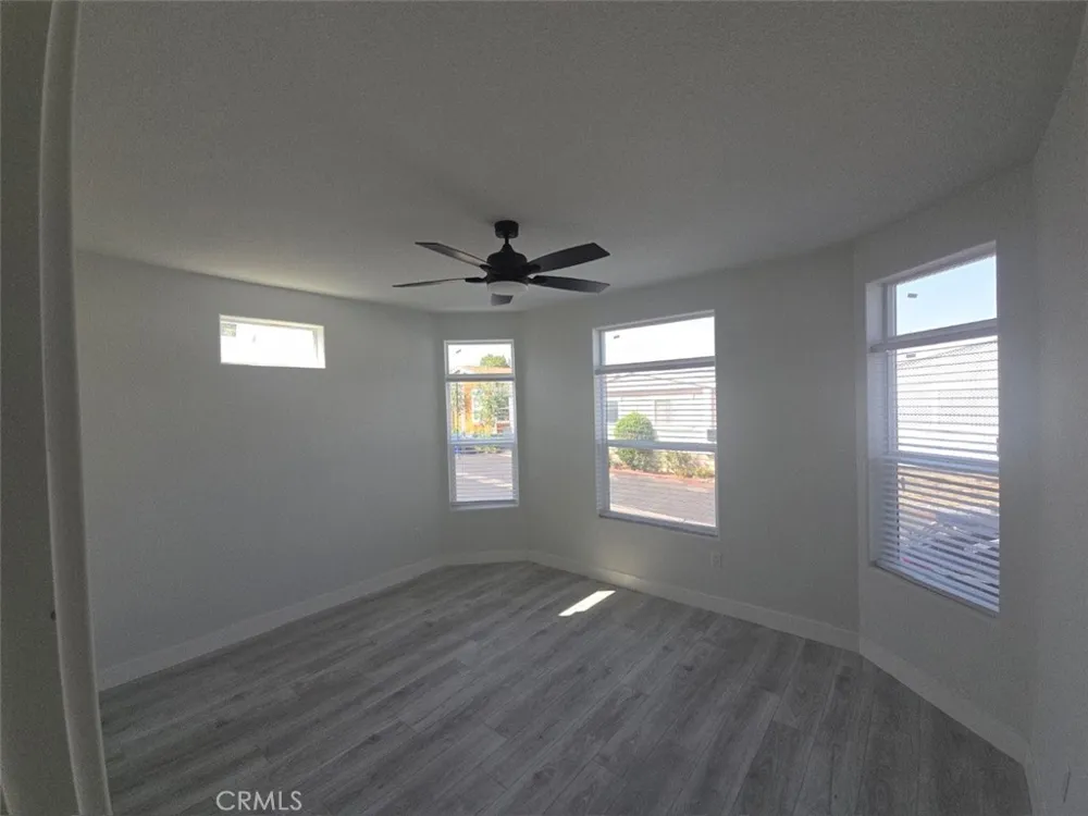 21500 Lassen #450 Chatsworth, CA 91311