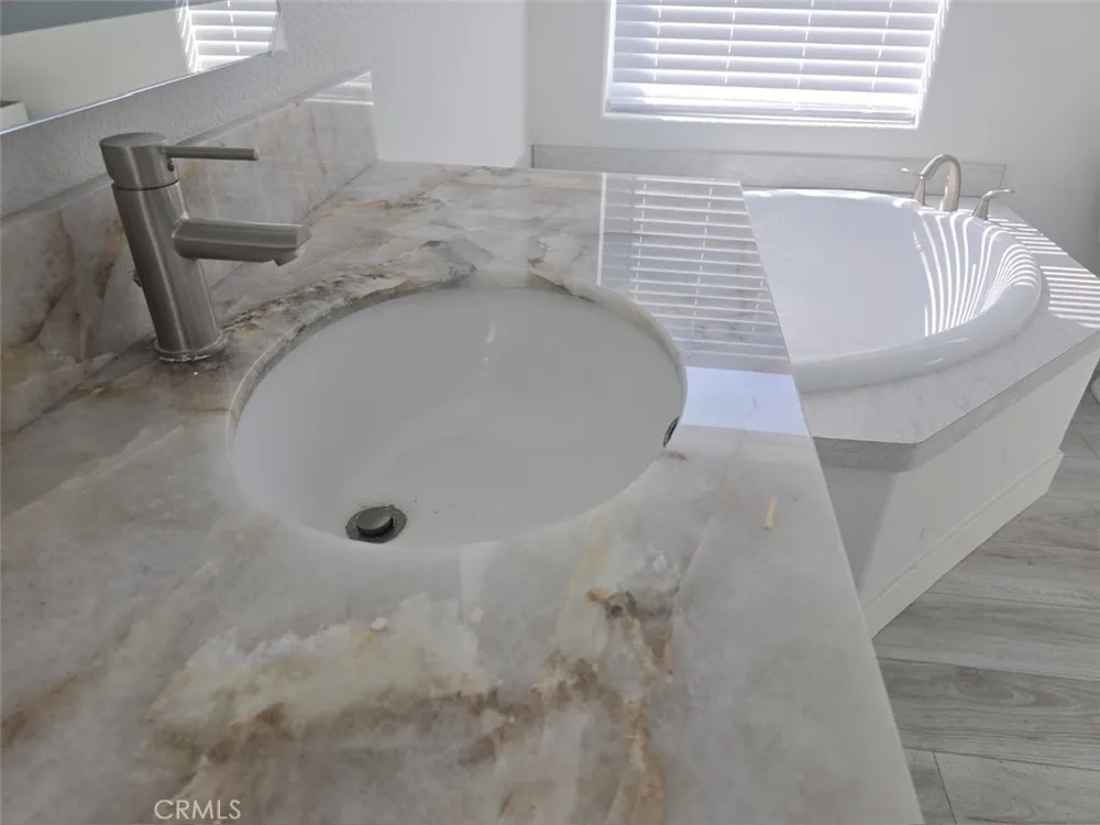 21500 Lassen #450 Chatsworth, CA 91311
