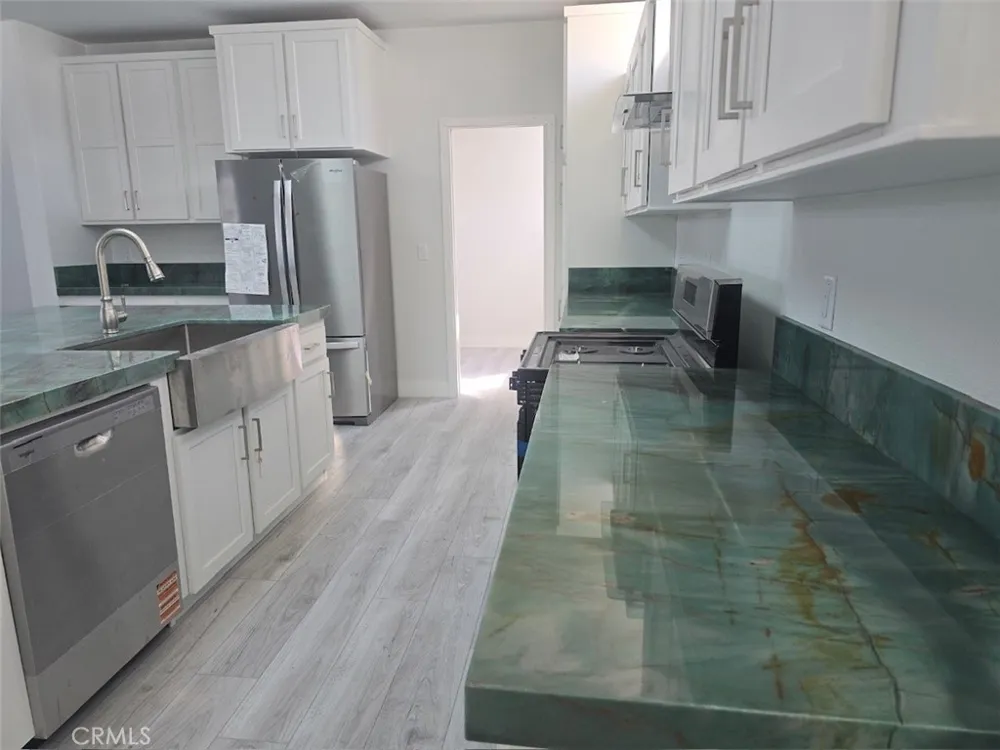 21500 Lassen #450 Chatsworth, CA 91311