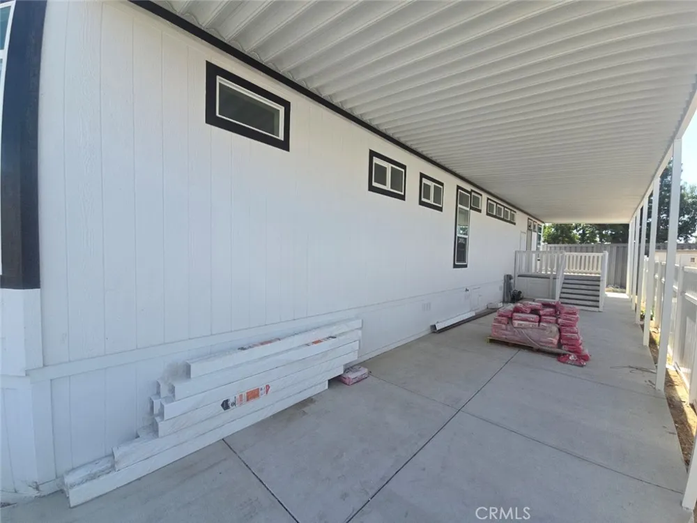 21500 Lassen #450 Chatsworth, CA 91311