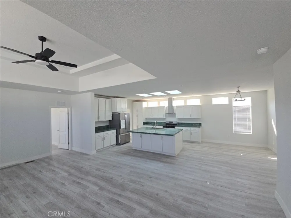 21500 Lassen #450 Chatsworth, CA 91311