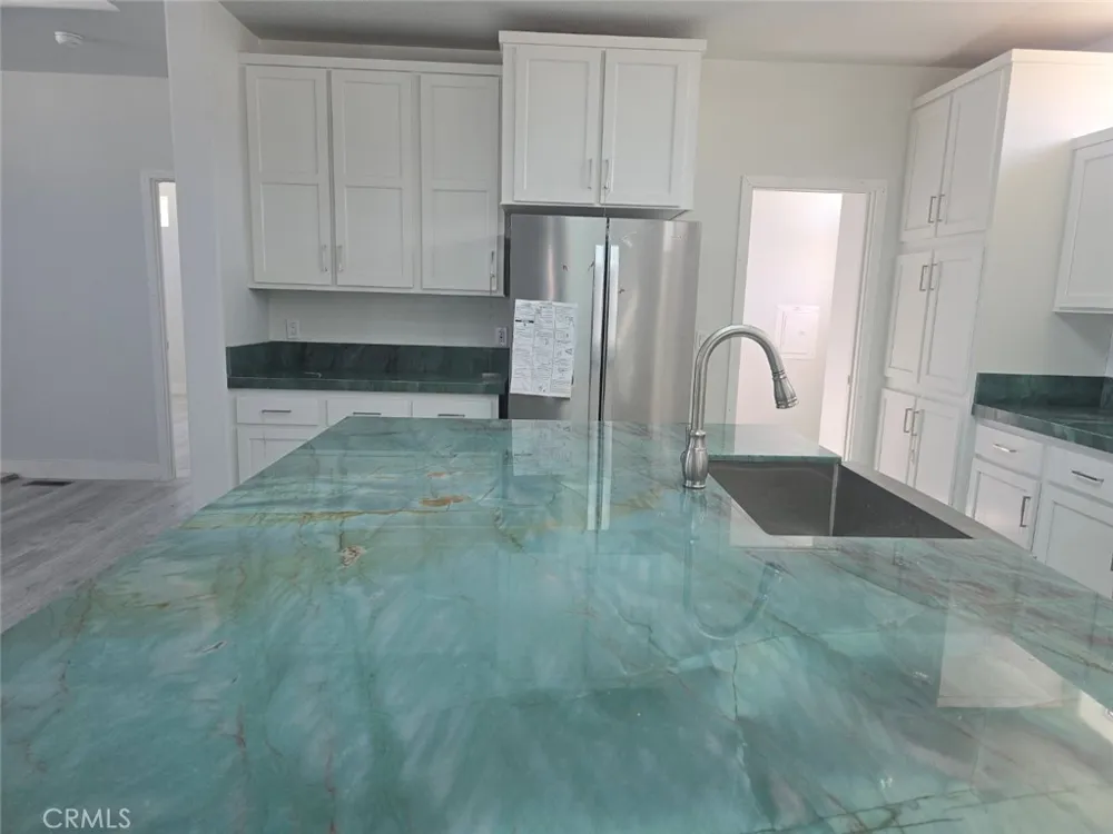 21500 Lassen #450 Chatsworth, CA 91311