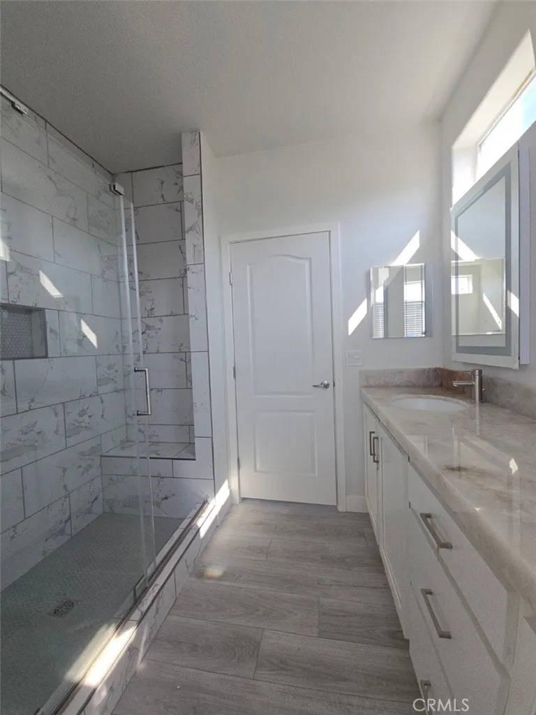 21500 Lassen #450 Chatsworth, CA 91311