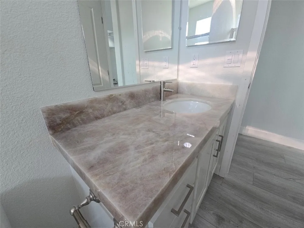 21500 Lassen #450 Chatsworth, CA 91311