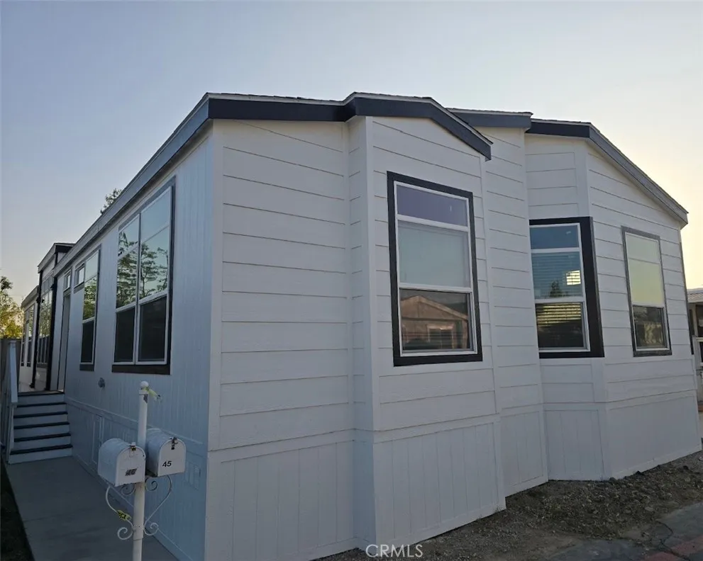 21500 Lassen #450 Chatsworth, CA 91311