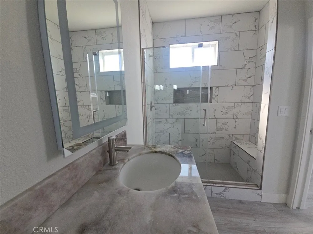 21500 Lassen #450 Chatsworth, CA 91311