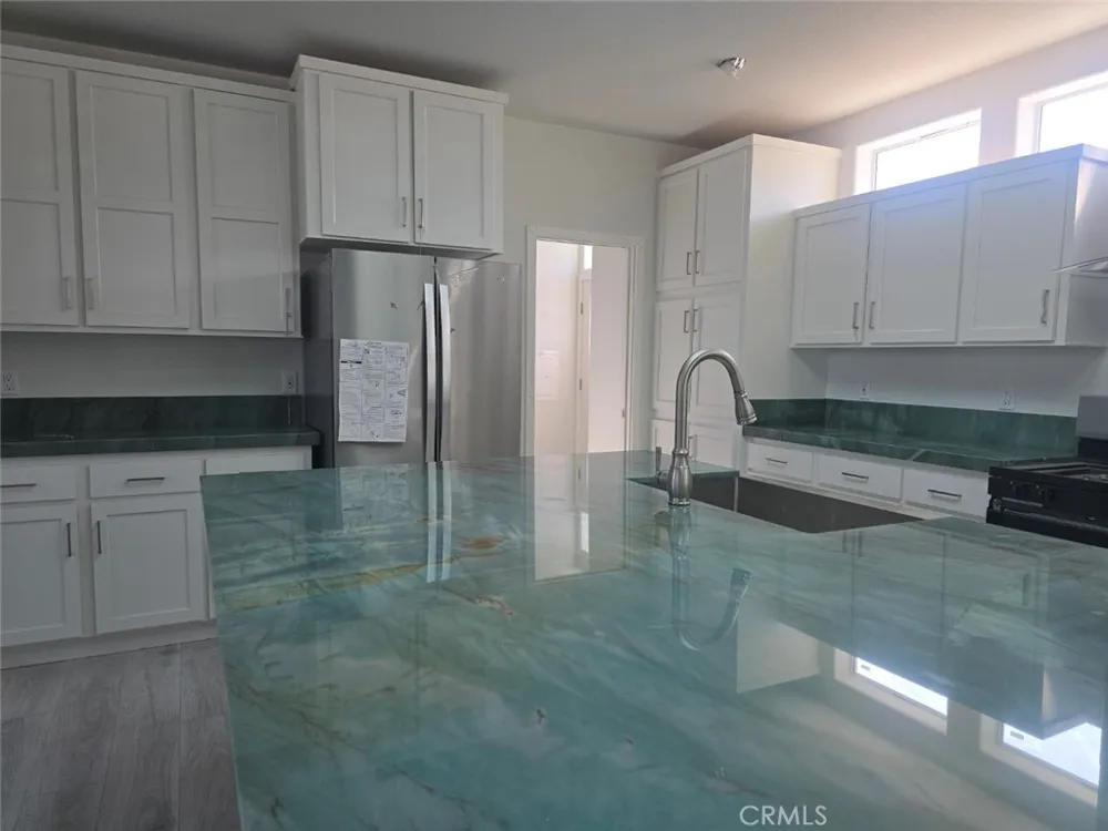 21500 Lassen #450 Chatsworth, CA 91311