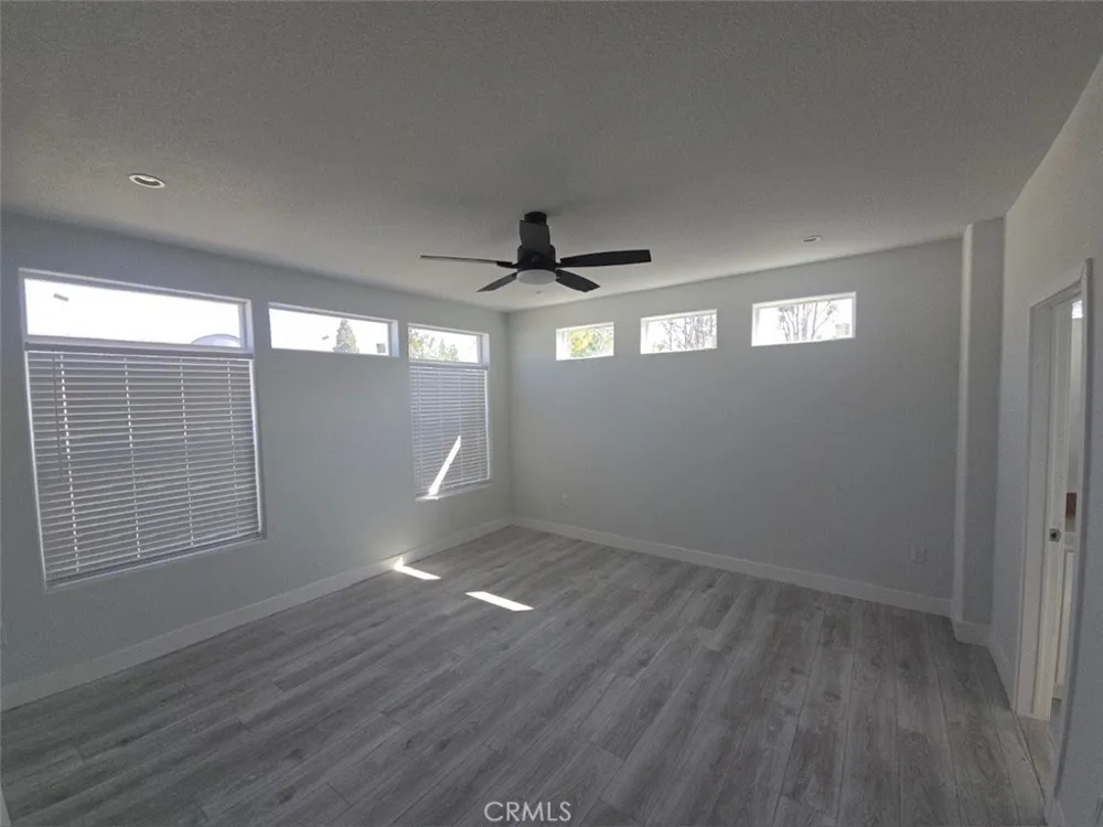 21500 Lassen #450 Chatsworth, CA 91311
