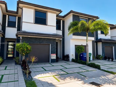 9116 NW 158th St